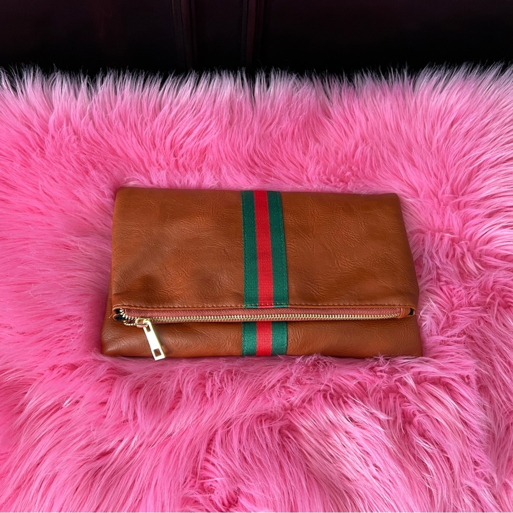 Unbranded clutch